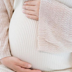 如果不告诉你对面🛃👳‍♀️是个 AI，📧可能你也👷不会觉得👨‍👨‍👦‍👦